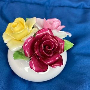 Royal Doulton 3 rose vase